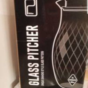 Kitchenware.Diamond Style Glass Pitcher With Lid